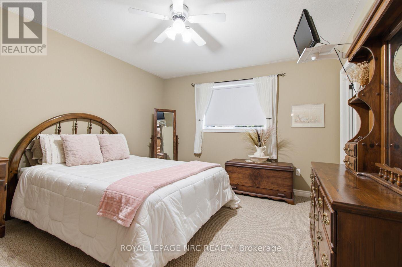 73 Rolling Meadows Boulevard Property Photo 12