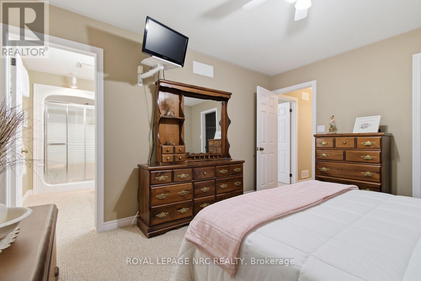 73 Rolling Meadows Boulevard Property Photo 13