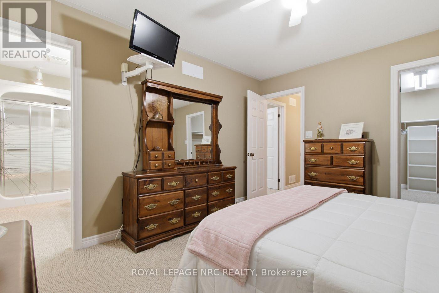 73 Rolling Meadows Boulevard Property Photo 15