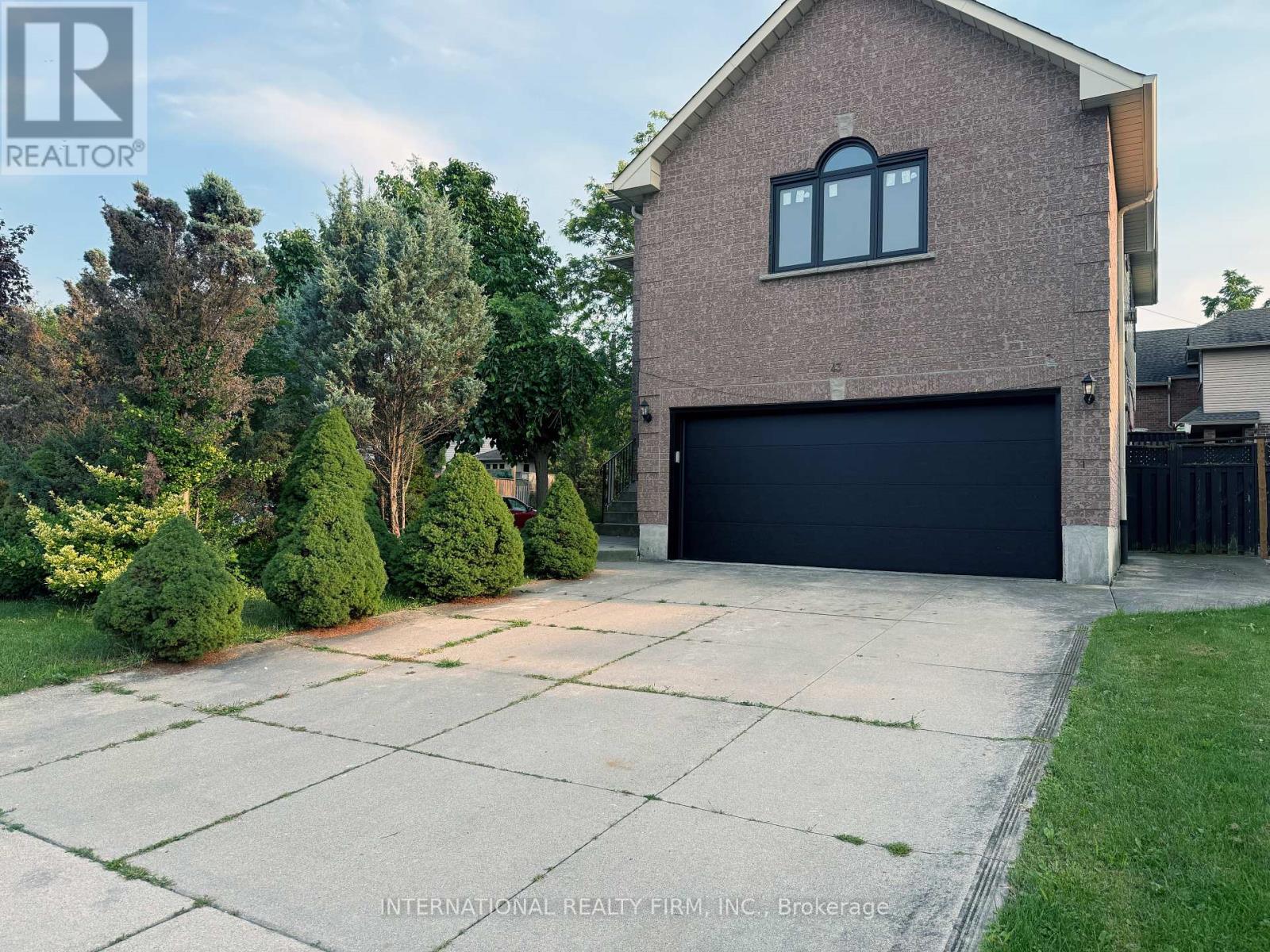 43 Falconridge Drive Property Photo 1