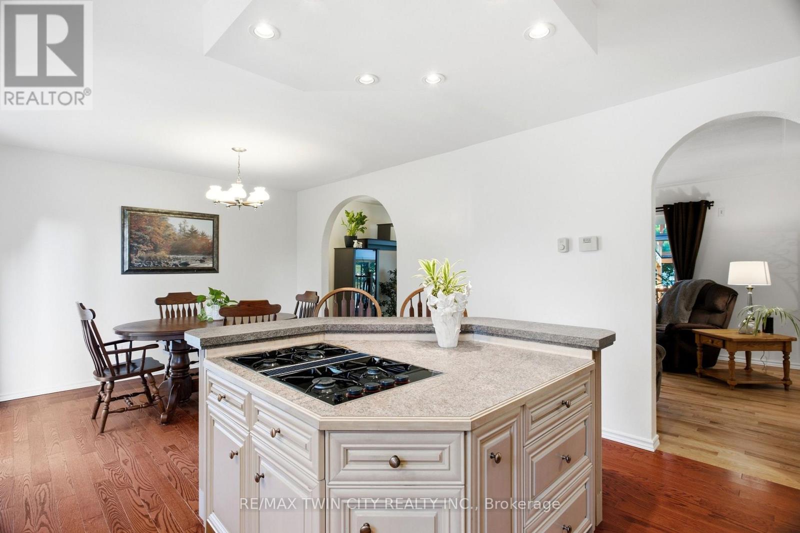 25 Alice Crescent Property Photo 15