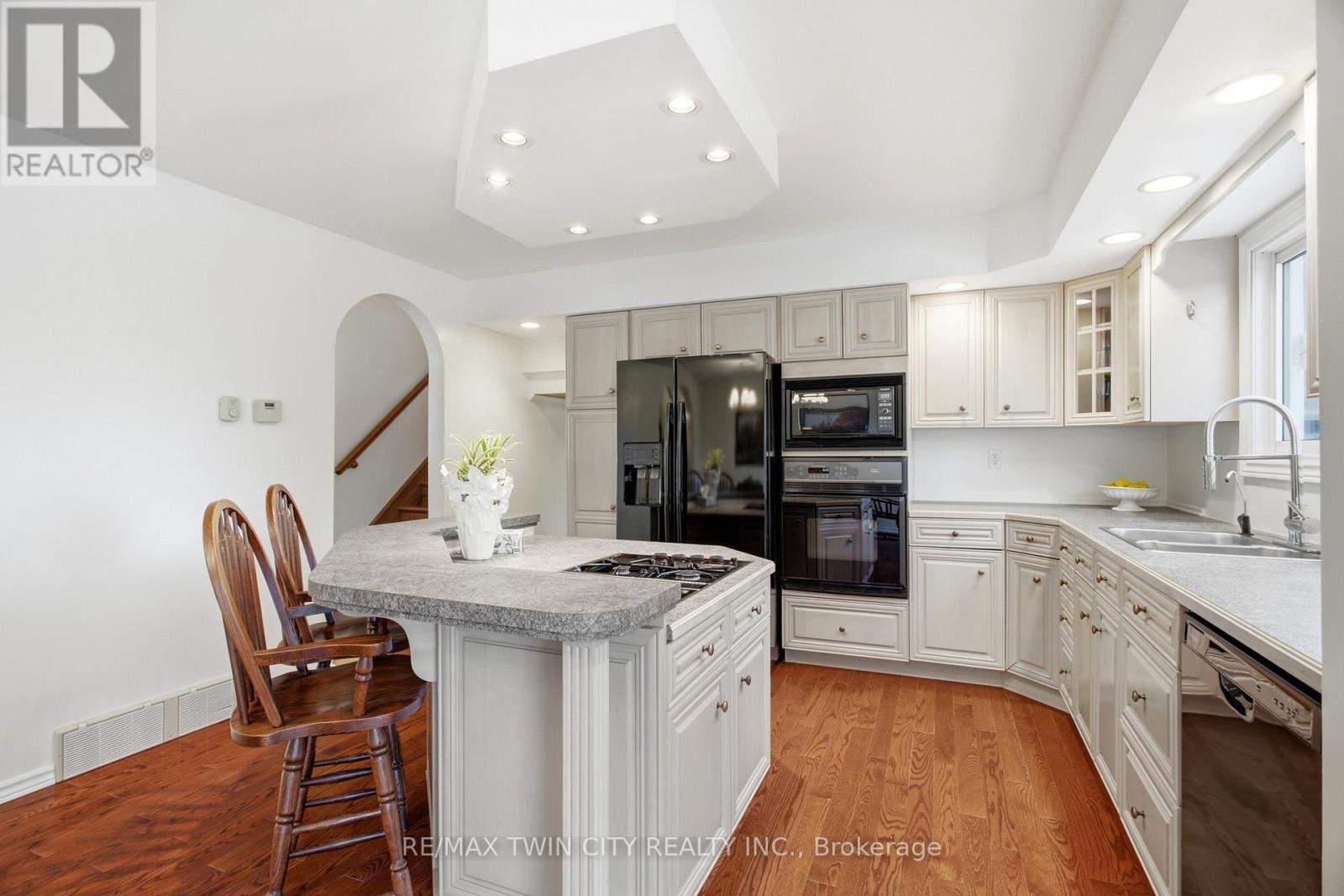 25 Alice Crescent Property Photo 16