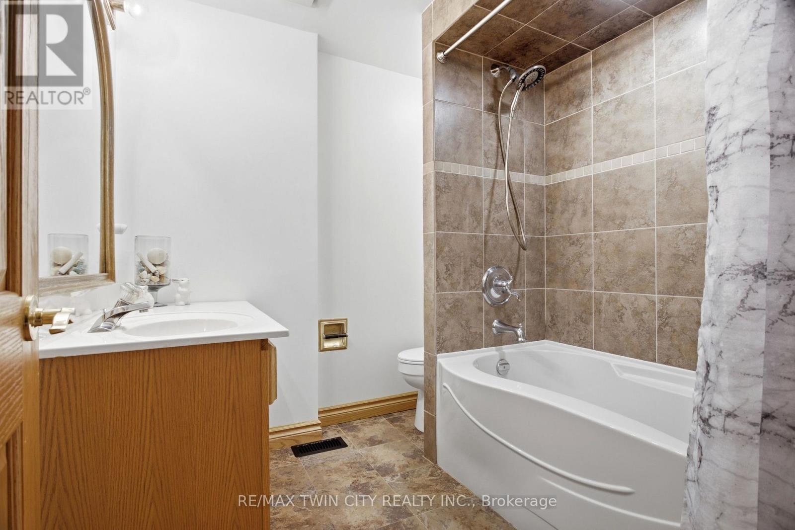 25 Alice Crescent Property Photo 29