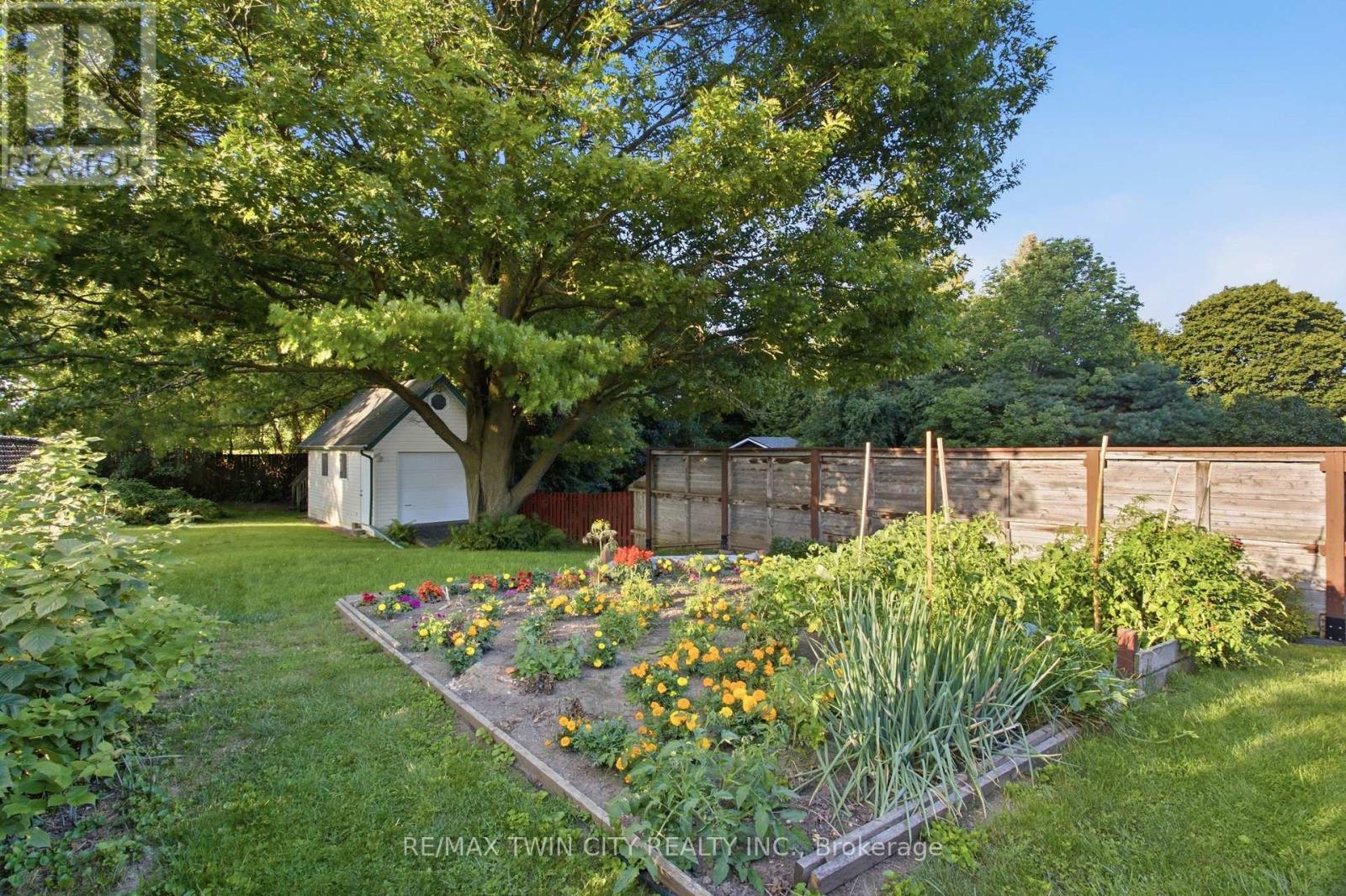 25 Alice Crescent Property Photo 37