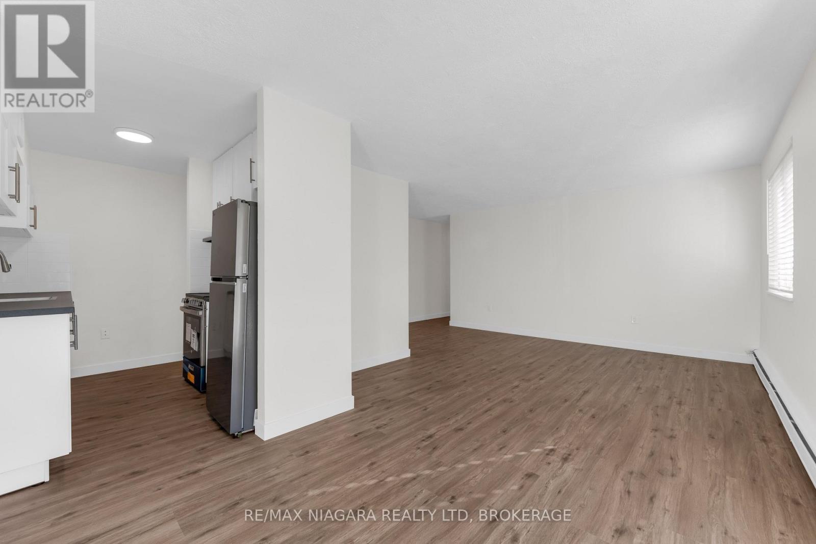25 - 452 Carlton Street Property Photo 7