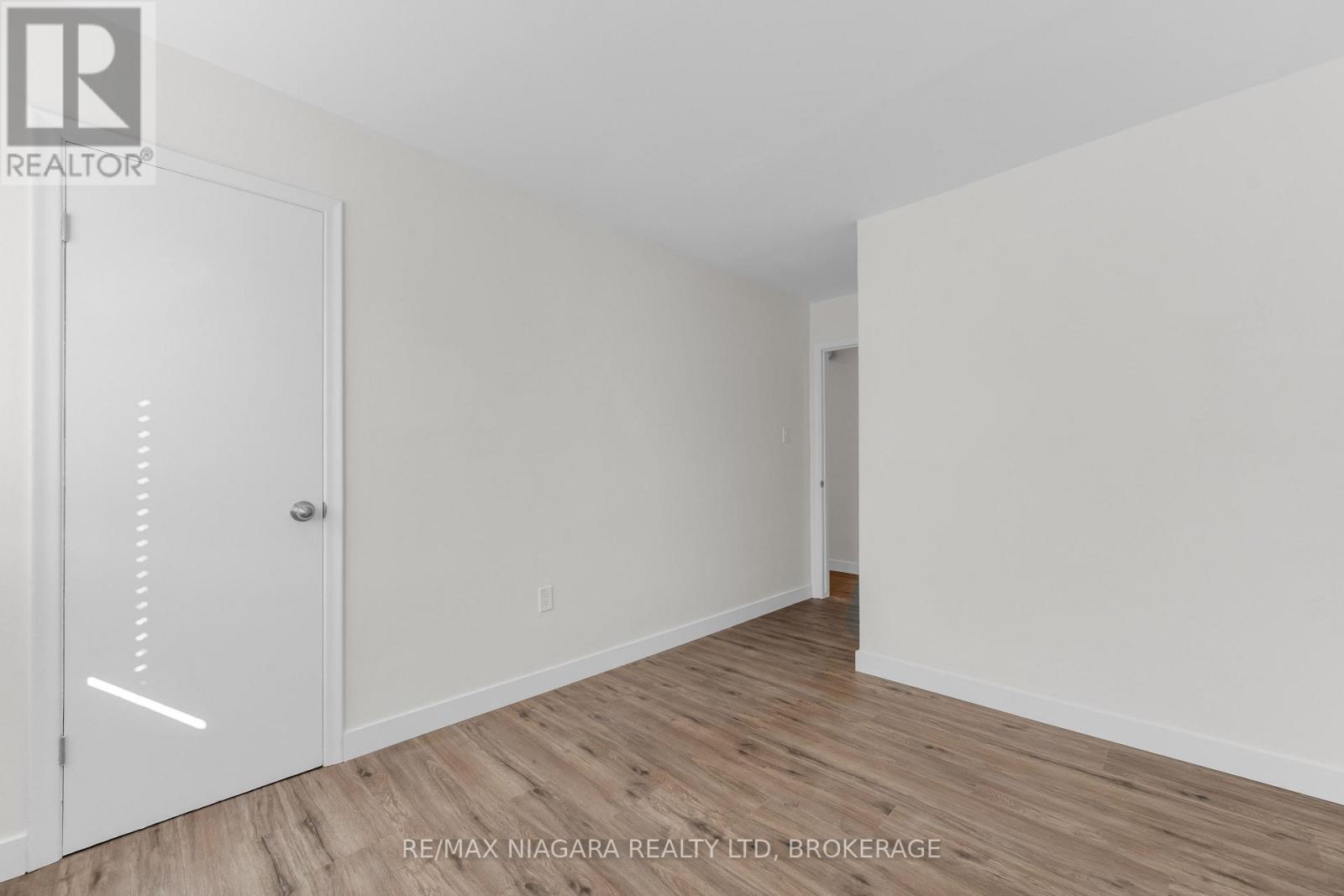25 - 452 Carlton Street Property Photo 17