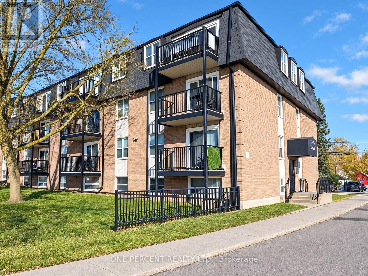 206 - 25 COLLEGE STREET E