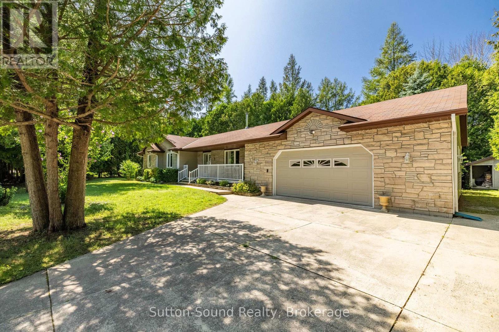 14 Shamrock Boulevard Property Photo 2
