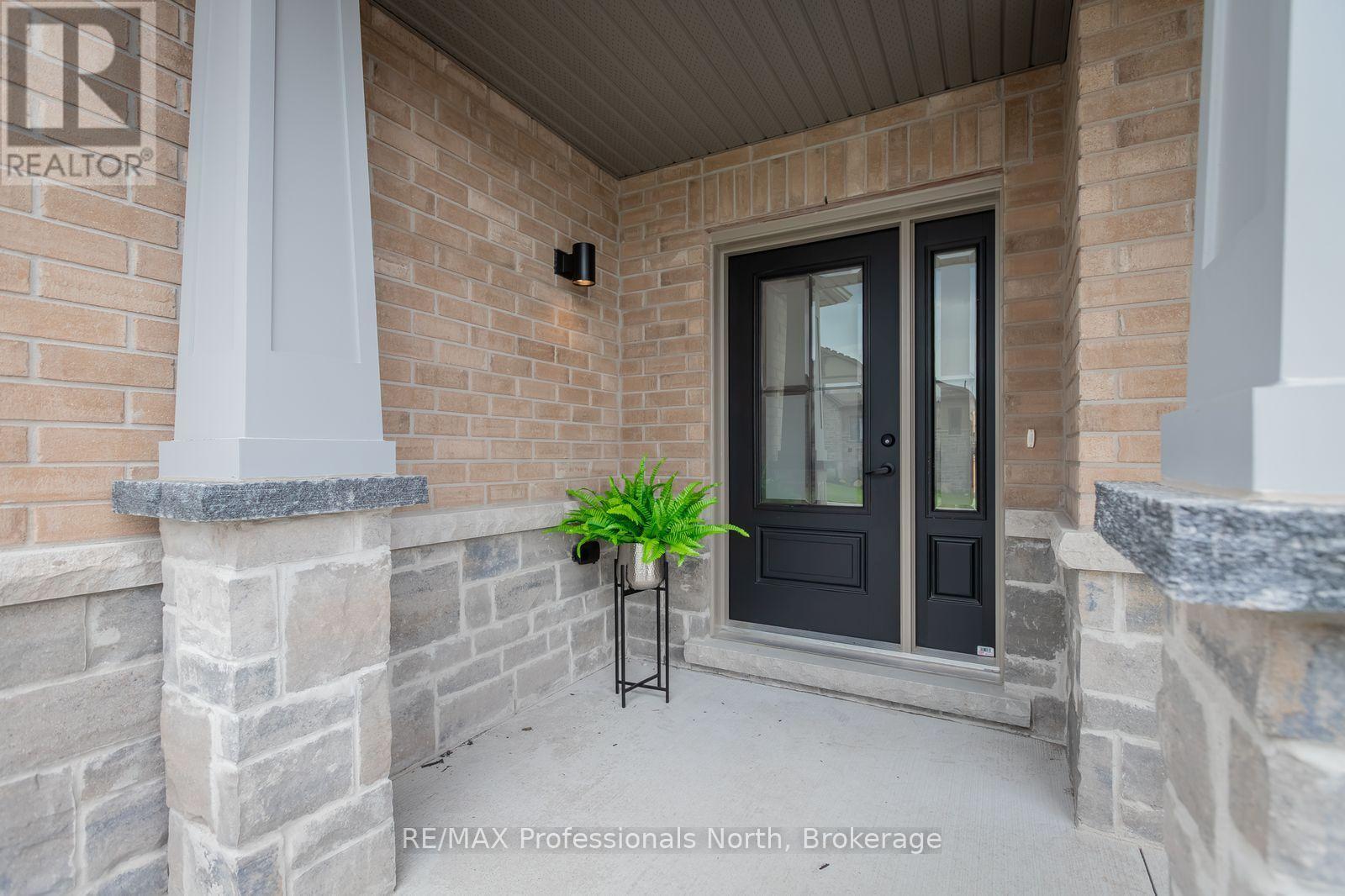 75 Eaglecrest Avenue Property Photo 3