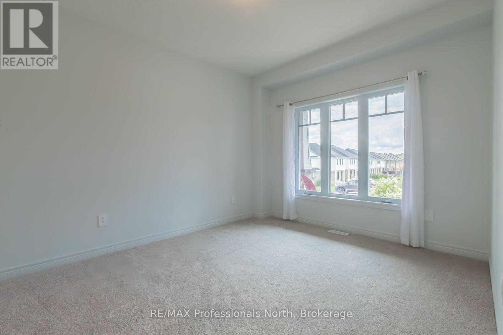75 Eaglecrest Avenue Property Photo 6