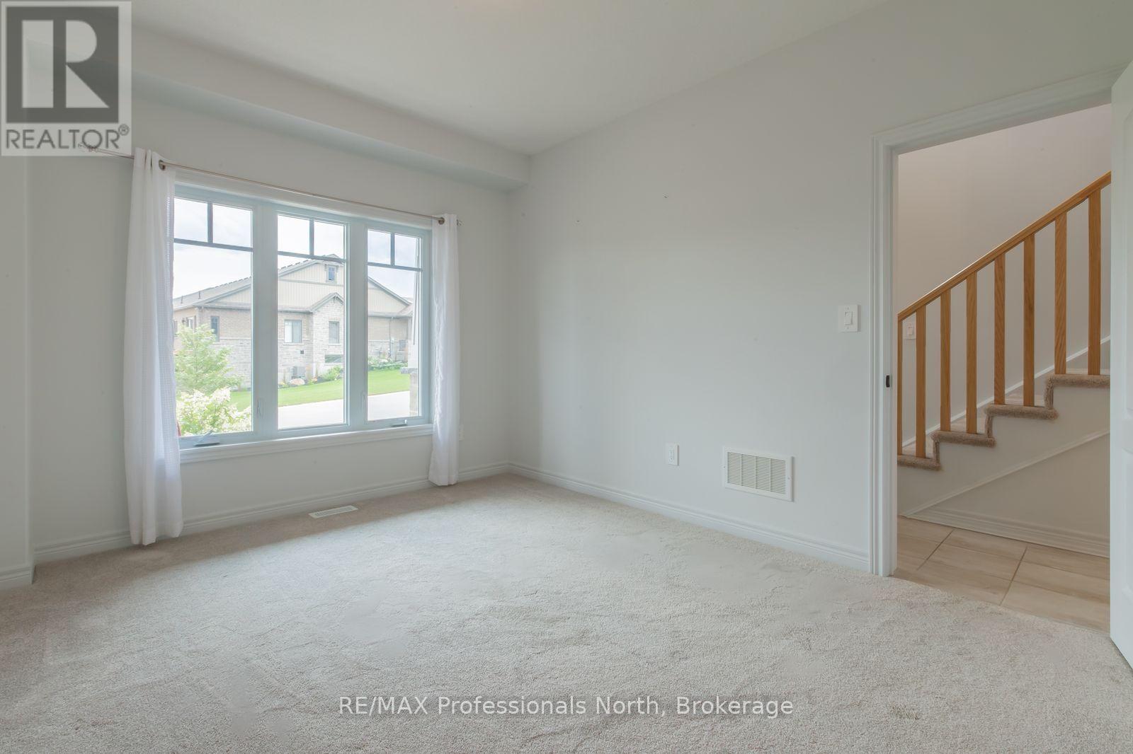75 Eaglecrest Avenue Property Photo 7