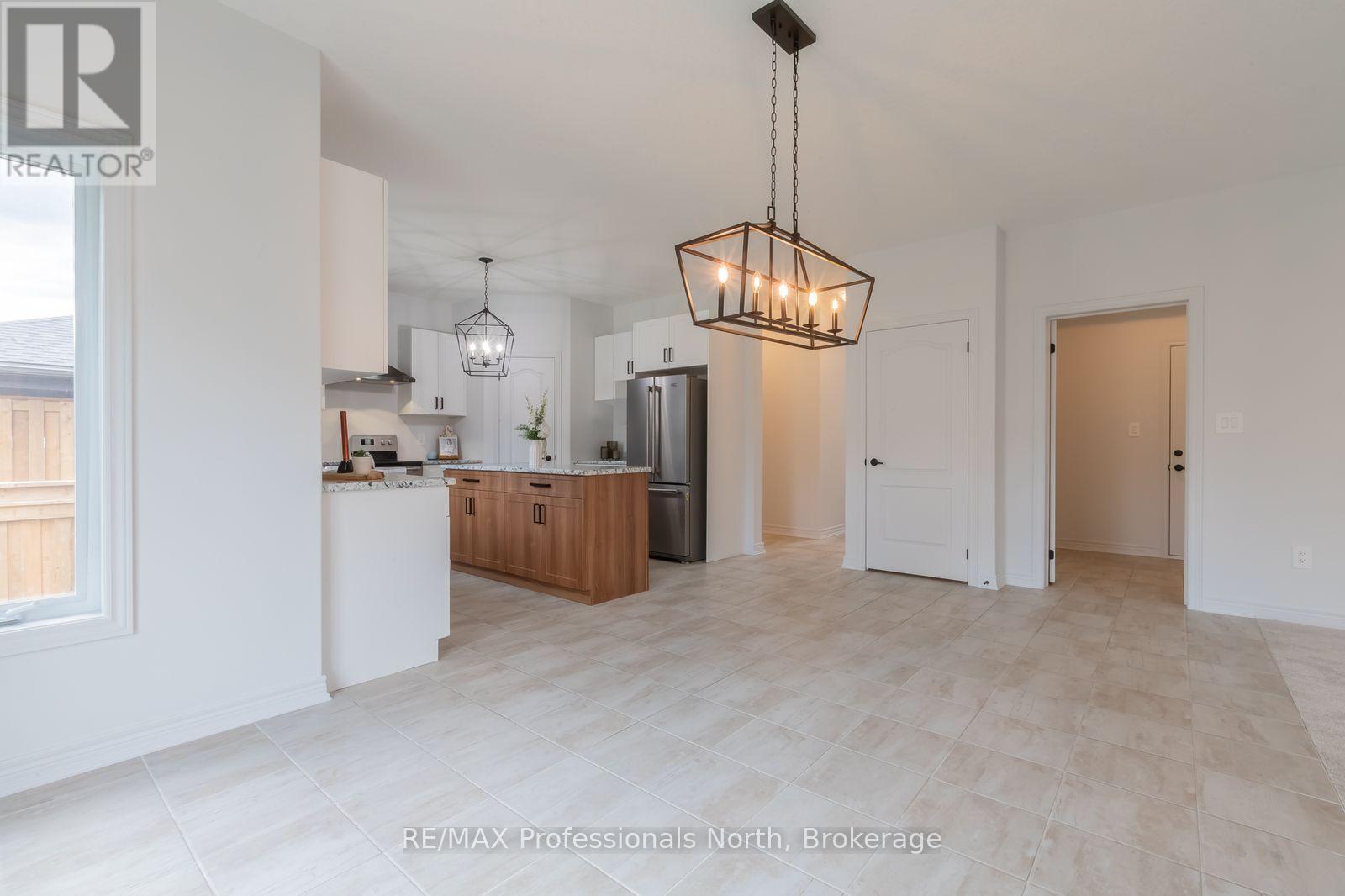 75 Eaglecrest Avenue Property Photo 11