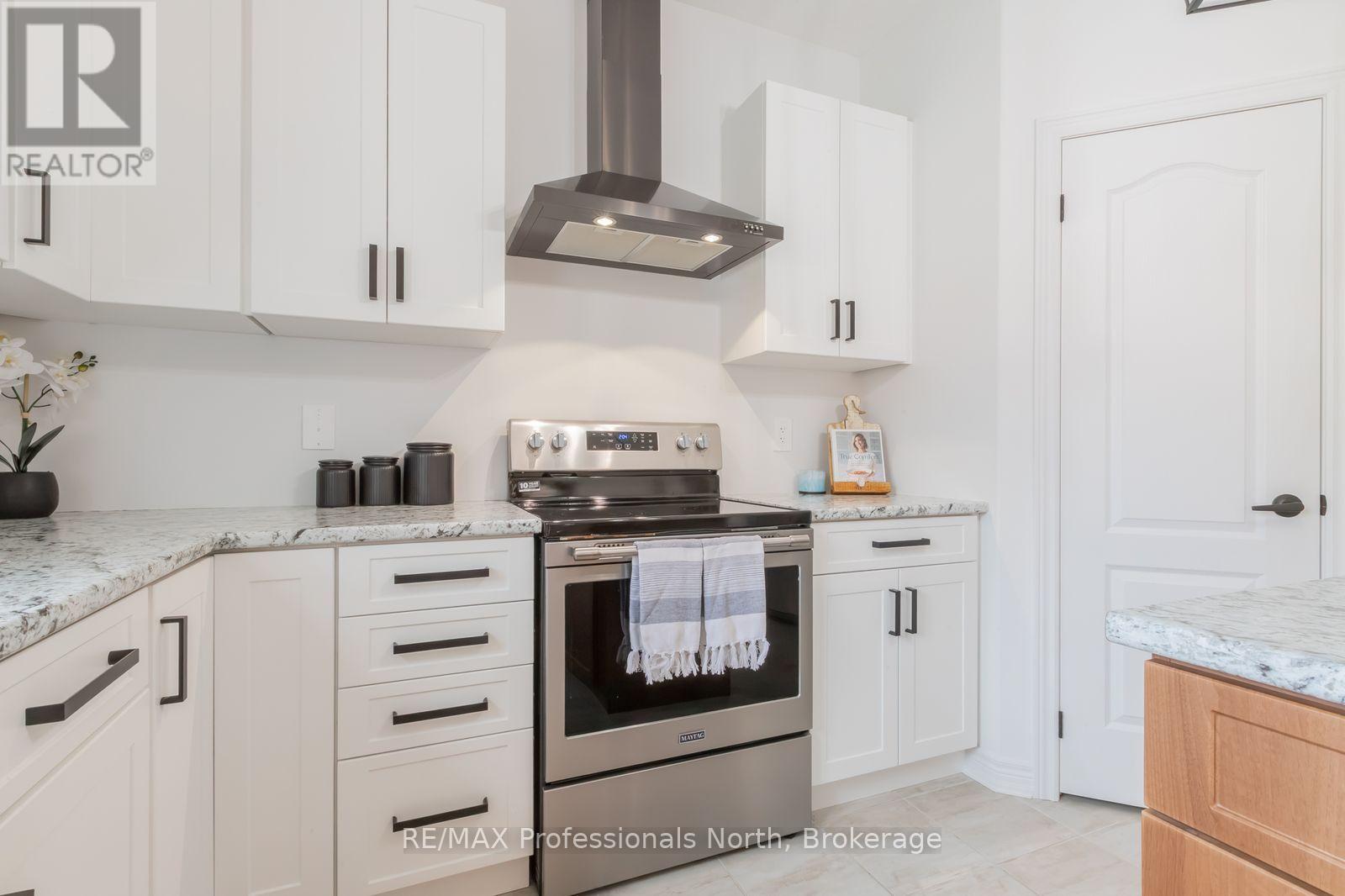 75 Eaglecrest Avenue Property Photo 16
