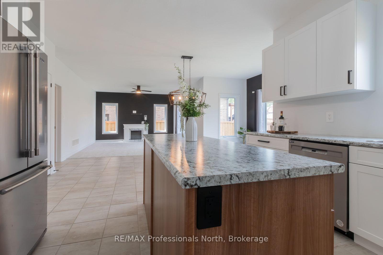 75 Eaglecrest Avenue Property Photo 17