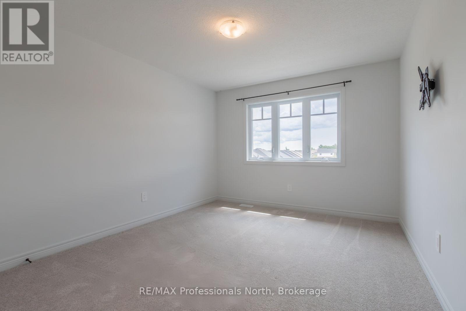 75 Eaglecrest Avenue Property Photo 21