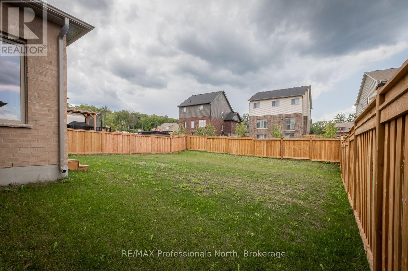 75 Eaglecrest Avenue Property Photo 35