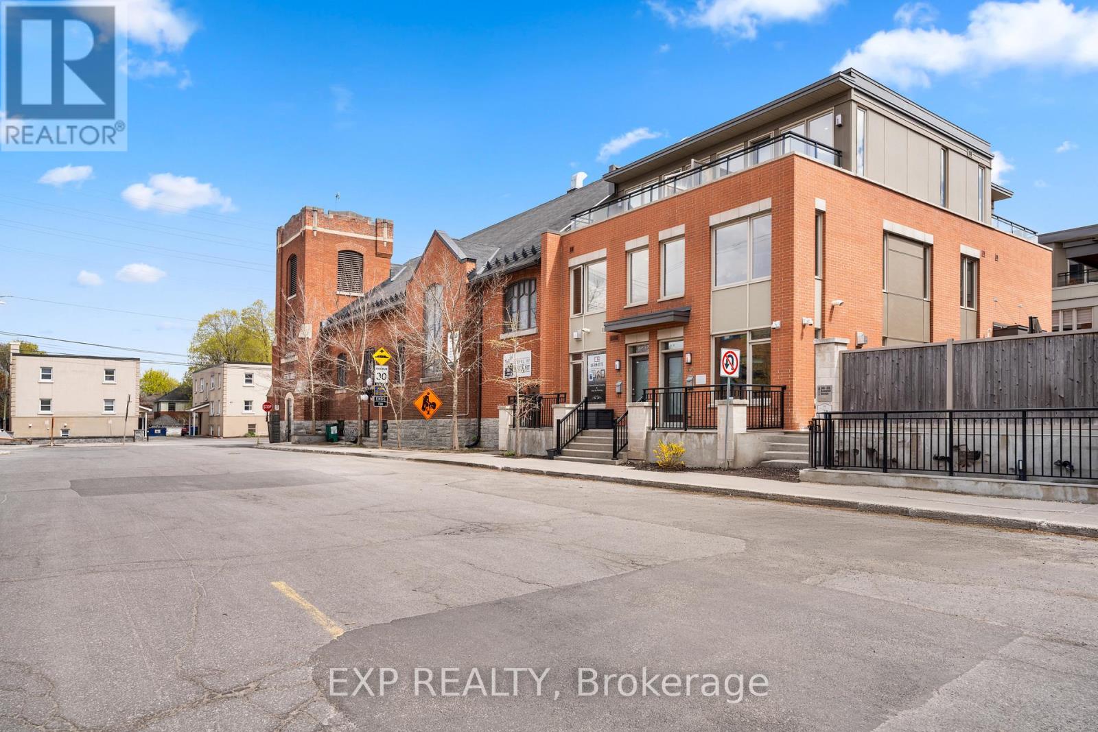 360 Ravenhill Avenue E Property Photo 2