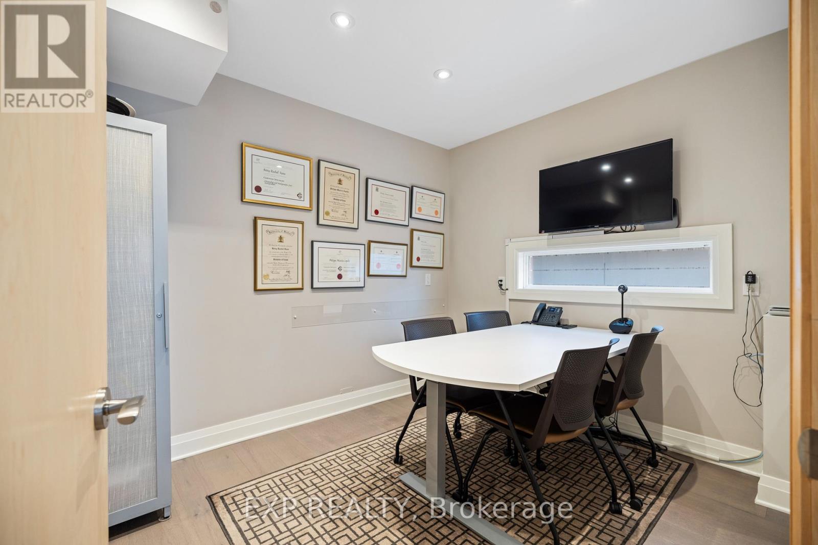 360 Ravenhill Avenue E Property Photo 10
