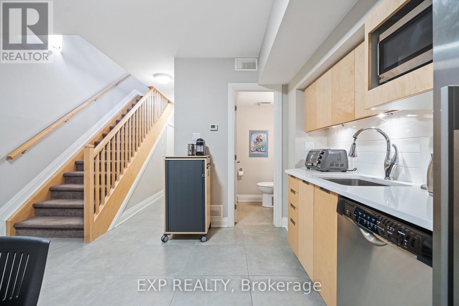 360 Ravenhill Avenue E Property Photo 34