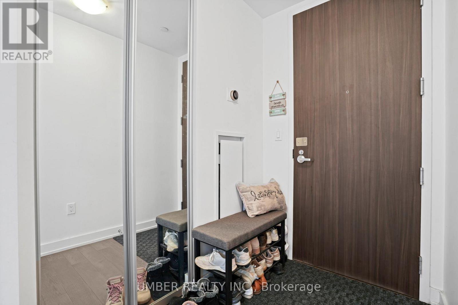 1601 - 111 Champagne Avenue Property Photo 12