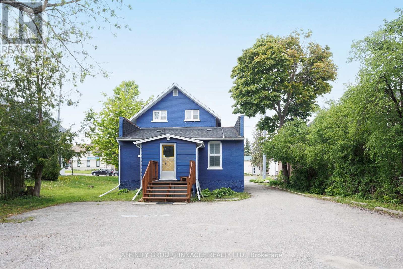 221 Kent Street W Property Photo 6