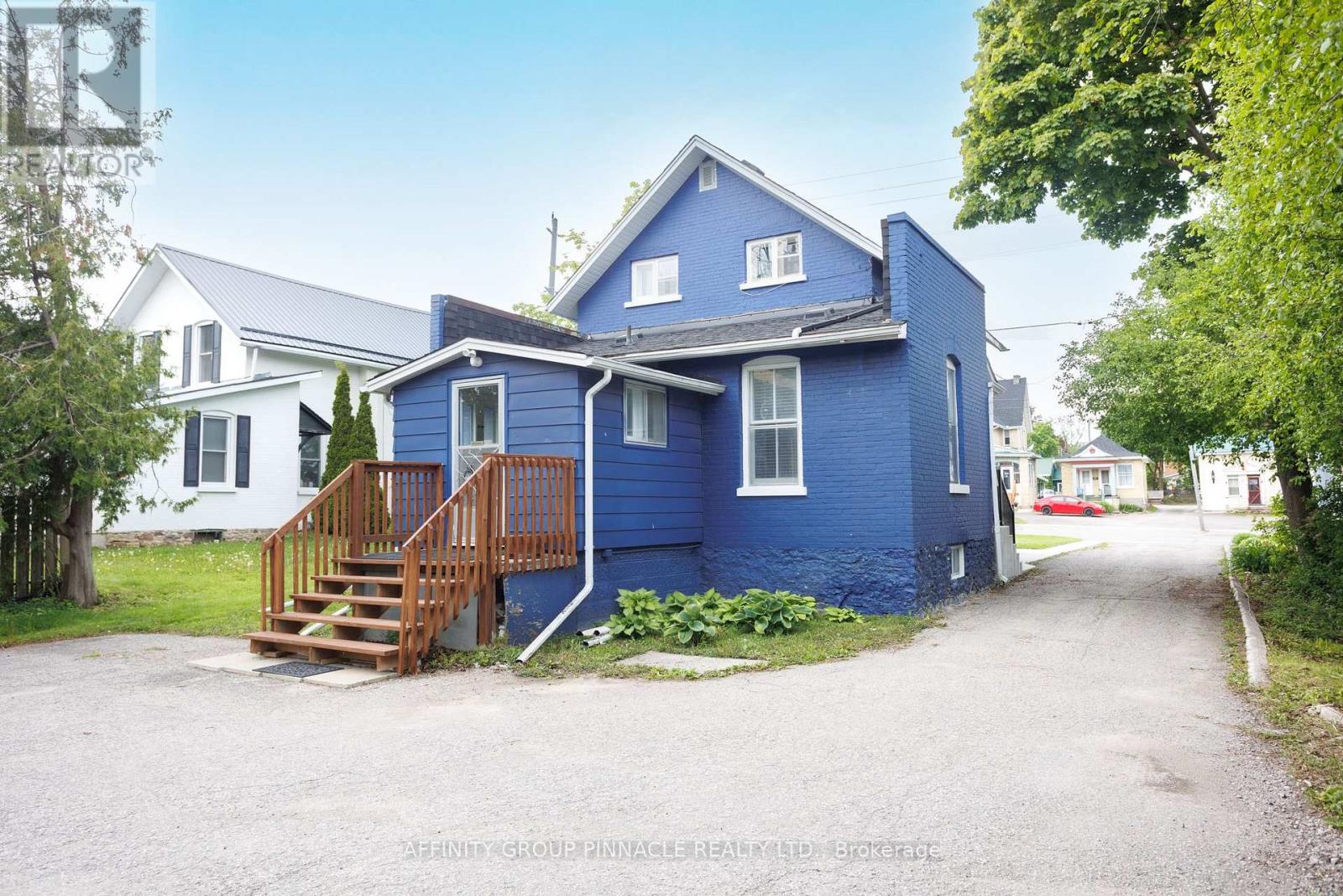 221 Kent Street W Property Photo 7