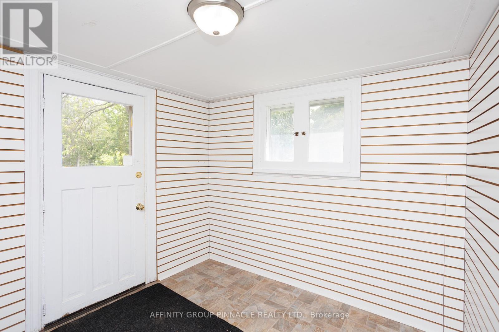 221 Kent Street W Property Photo 10
