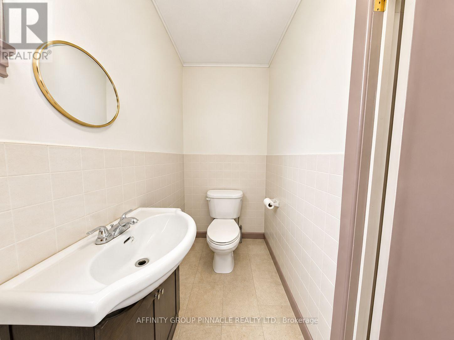 221 Kent Street W Property Photo 15