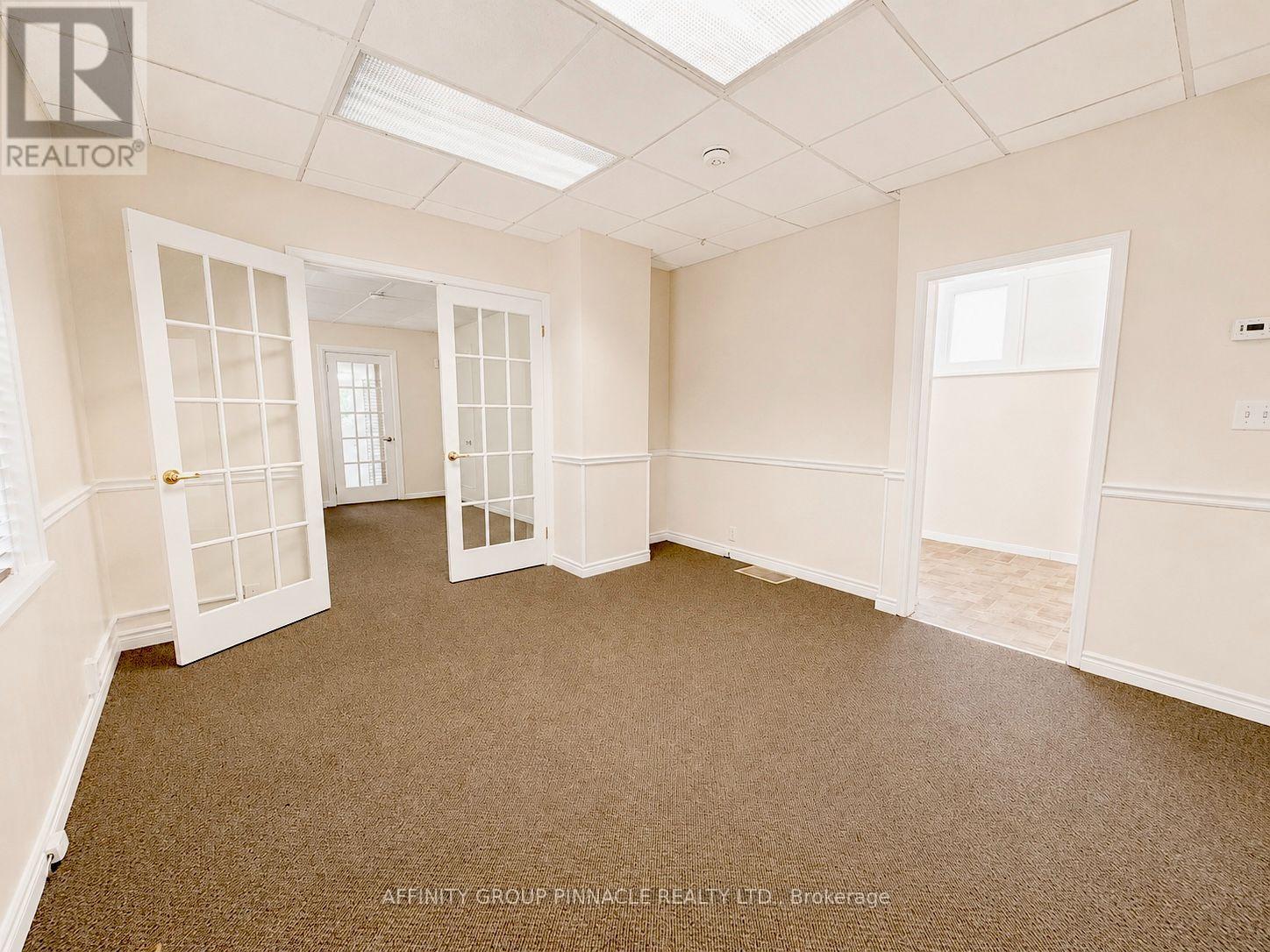 221 Kent Street W Property Photo 19