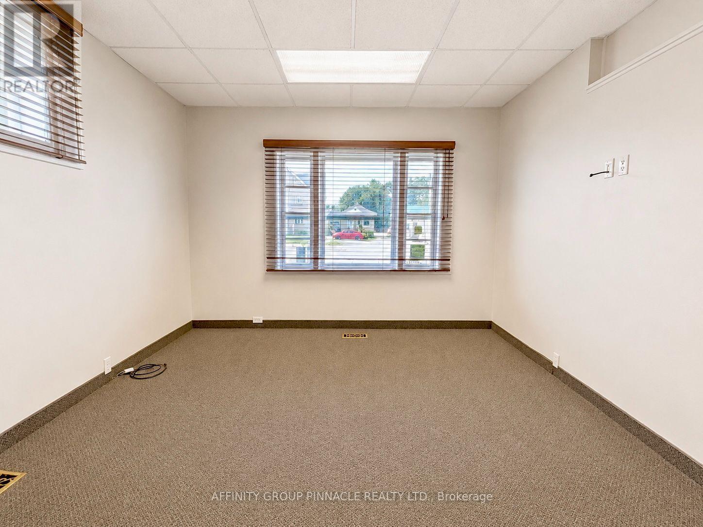 221 Kent Street W Property Photo 20