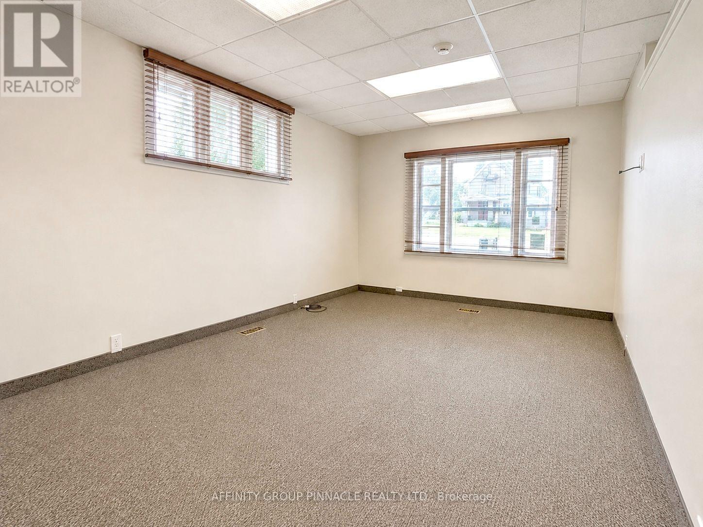 221 Kent Street W Property Photo 21