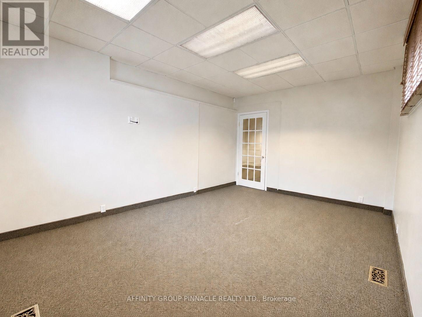 221 Kent Street W Property Photo 23