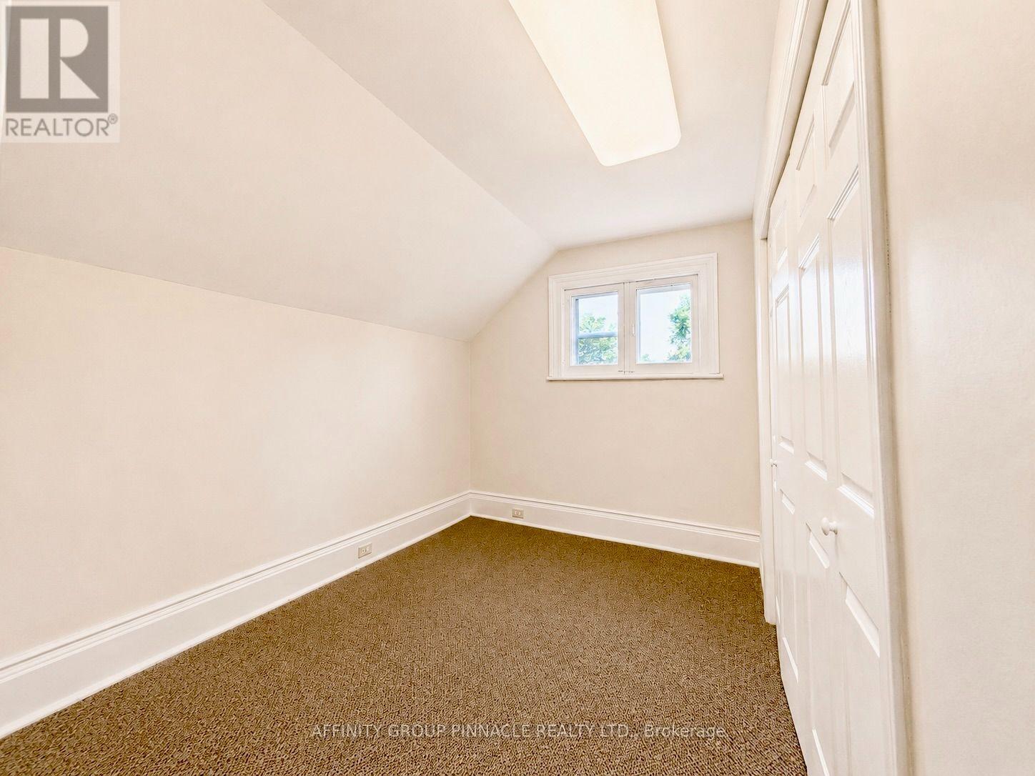 221 Kent Street W Property Photo 29