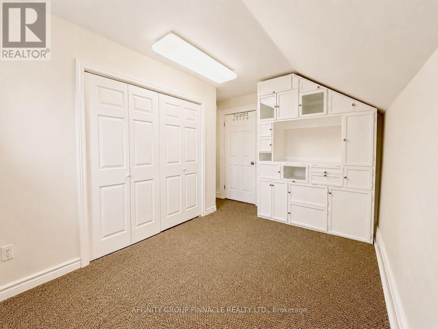 221 Kent Street W Property Photo 30