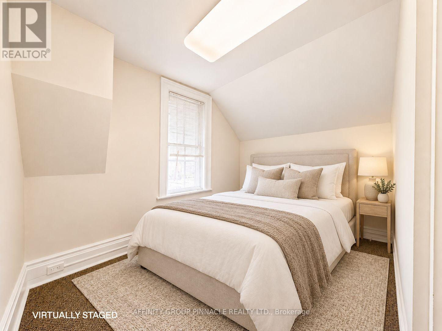 221 Kent Street W Property Photo 33