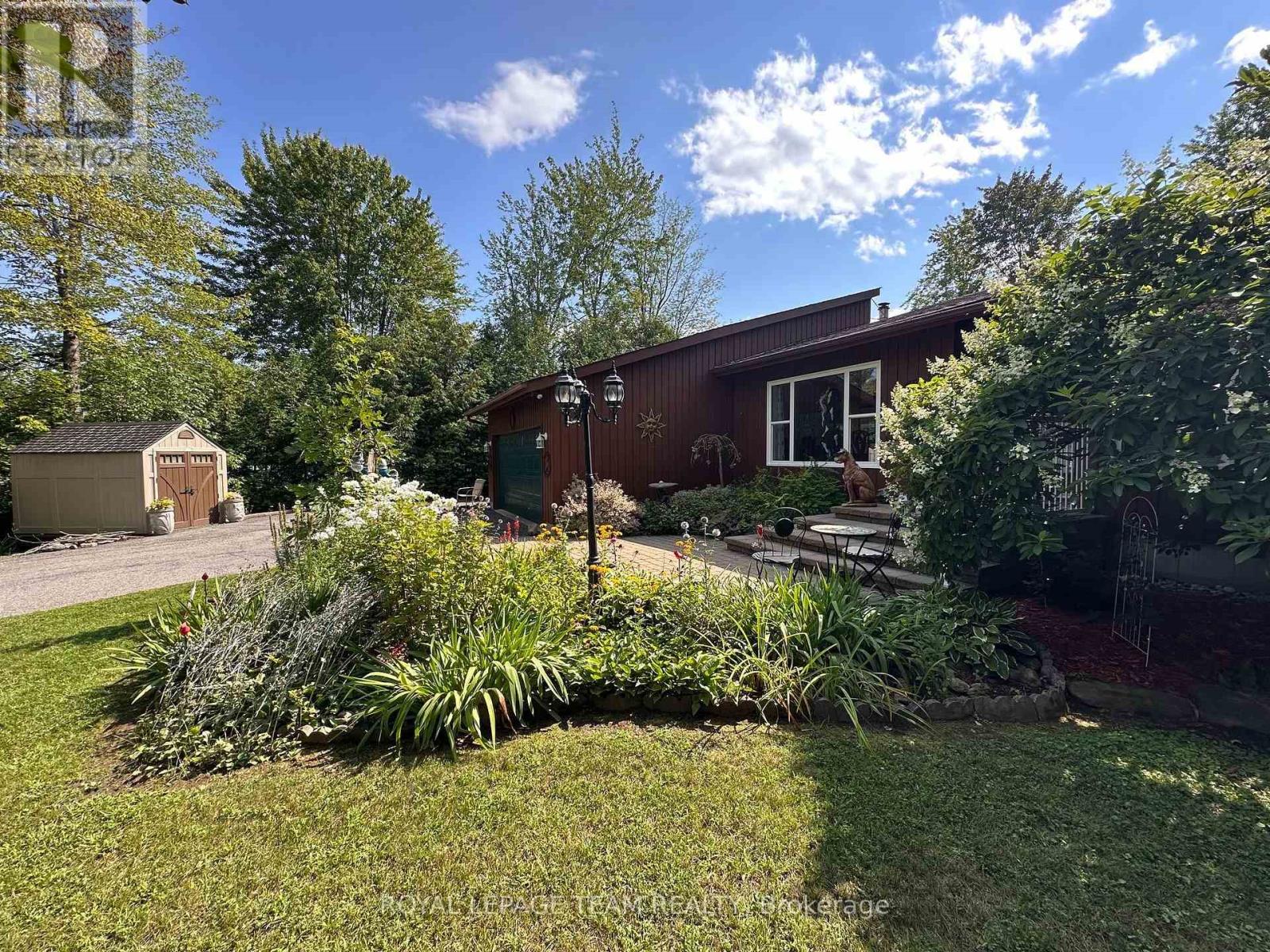 1663 Christina Crescent Property Photo 2
