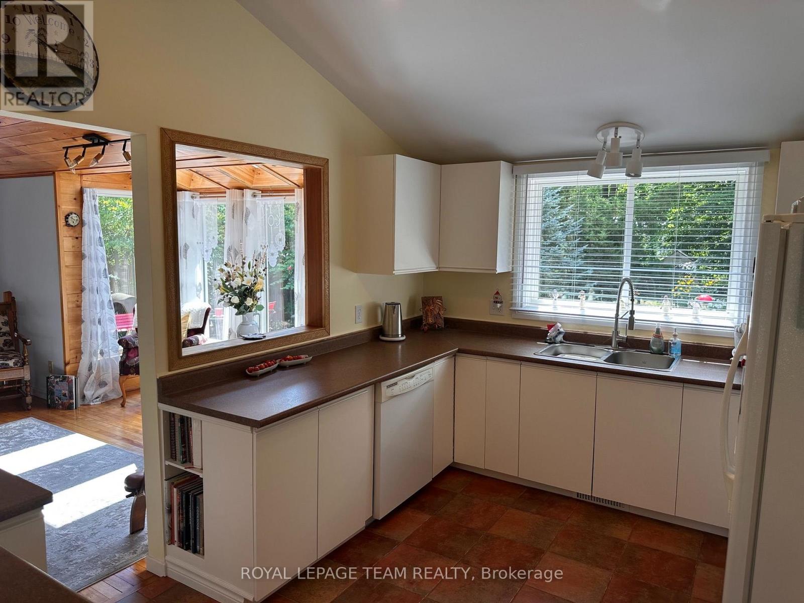 1663 Christina Crescent Property Photo 7