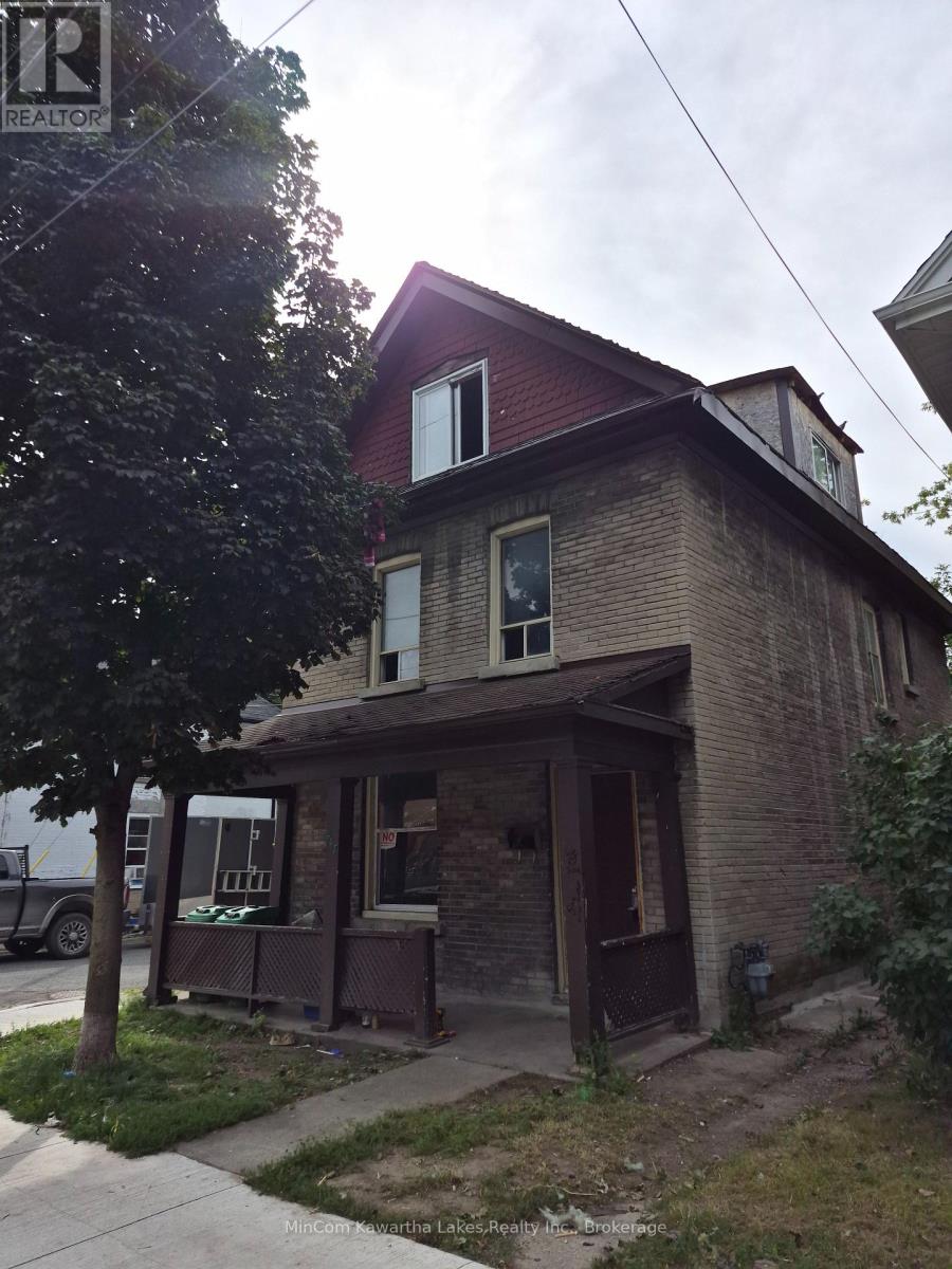 467 Albert Street Property Photo 2