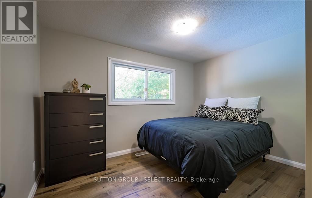 Upper - 6 Kirkton Court Property Photo 19