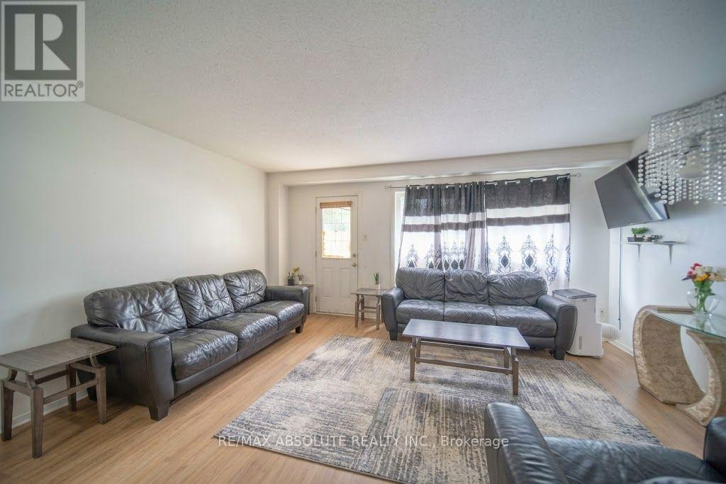 30 E Sonnet Crescent Property Photo 3