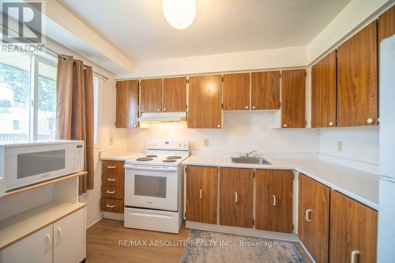 30 E Sonnet Crescent Property Photo 8