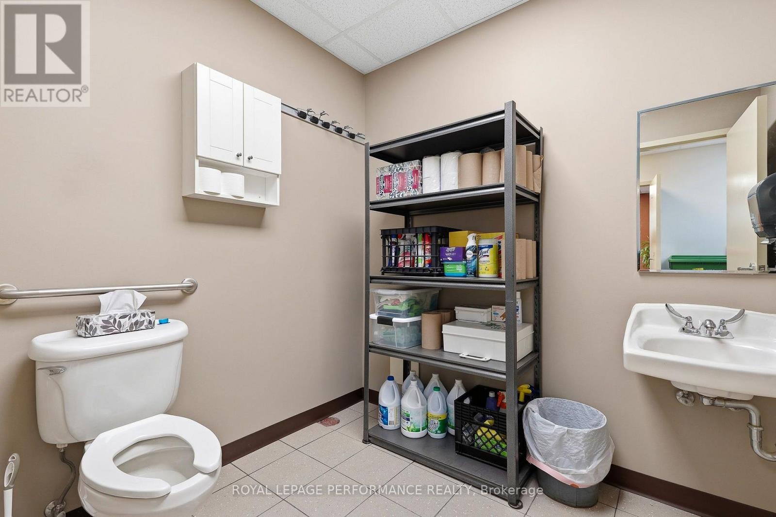 B1-b2 - 2212 Gladwin Crescent Property Photo 13