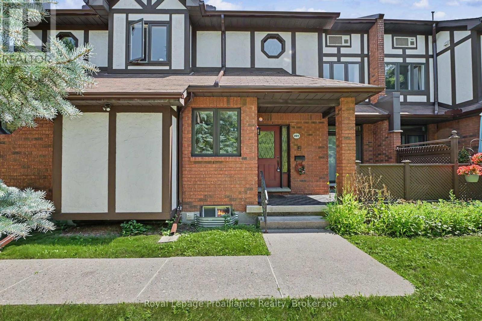201 - 245 ELGIN STREET W Property Photo 1