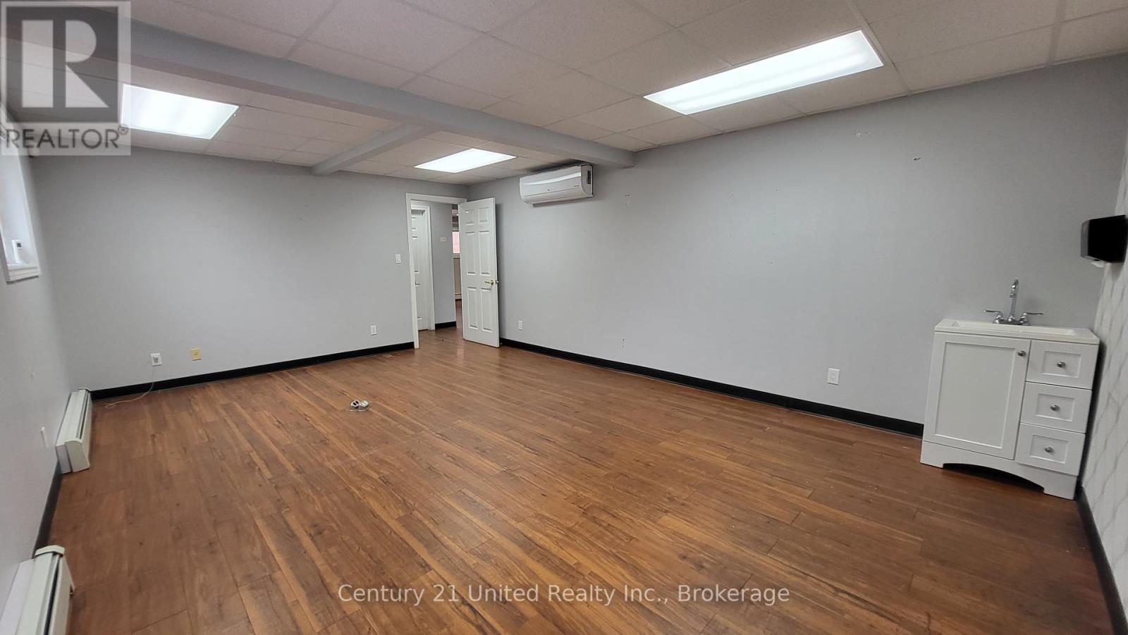 80 Hunter Street E Property Photo 7