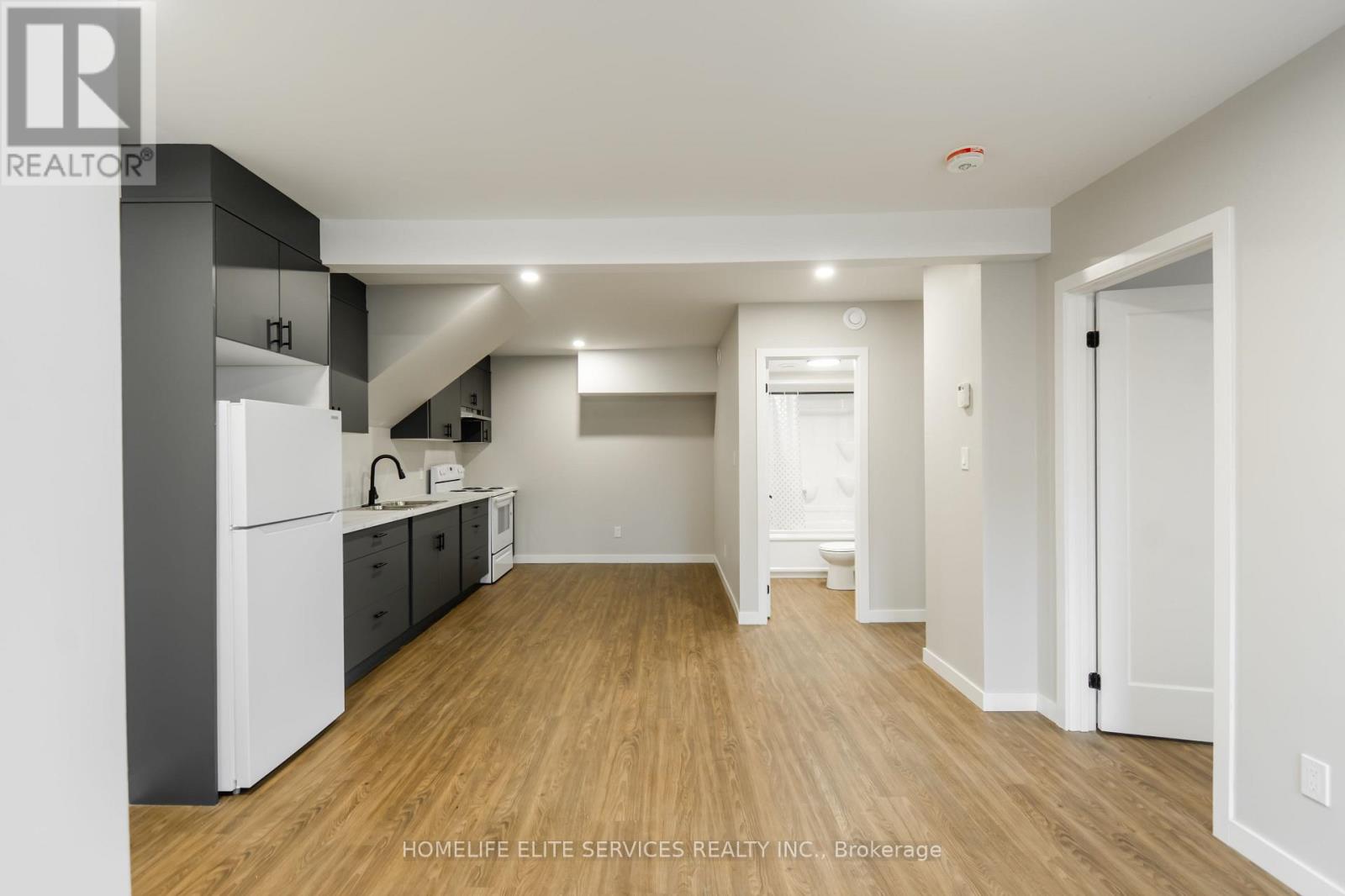 196 Second Avenue E Property Photo 8