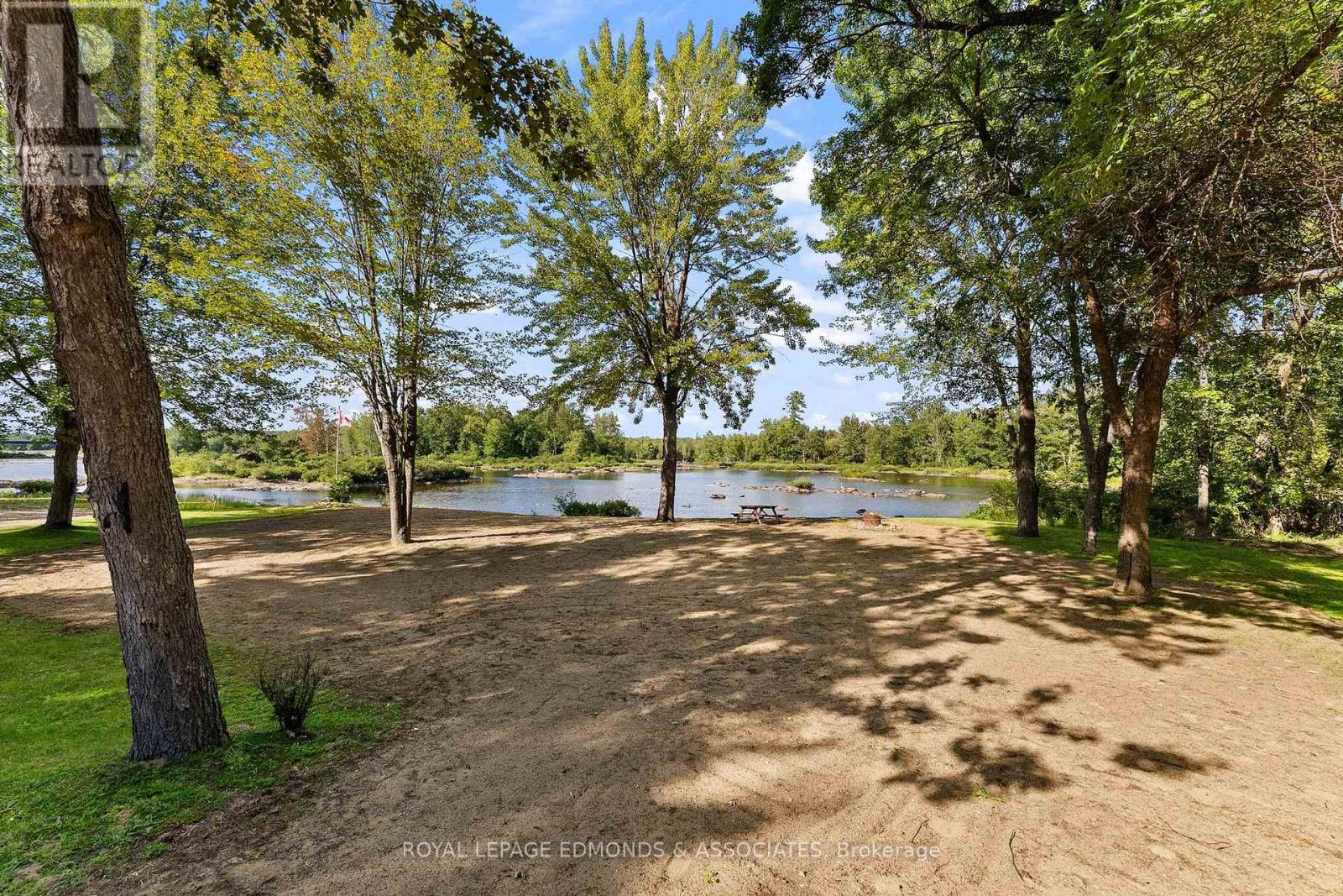 117 Blue Danube Way Property Photo 7