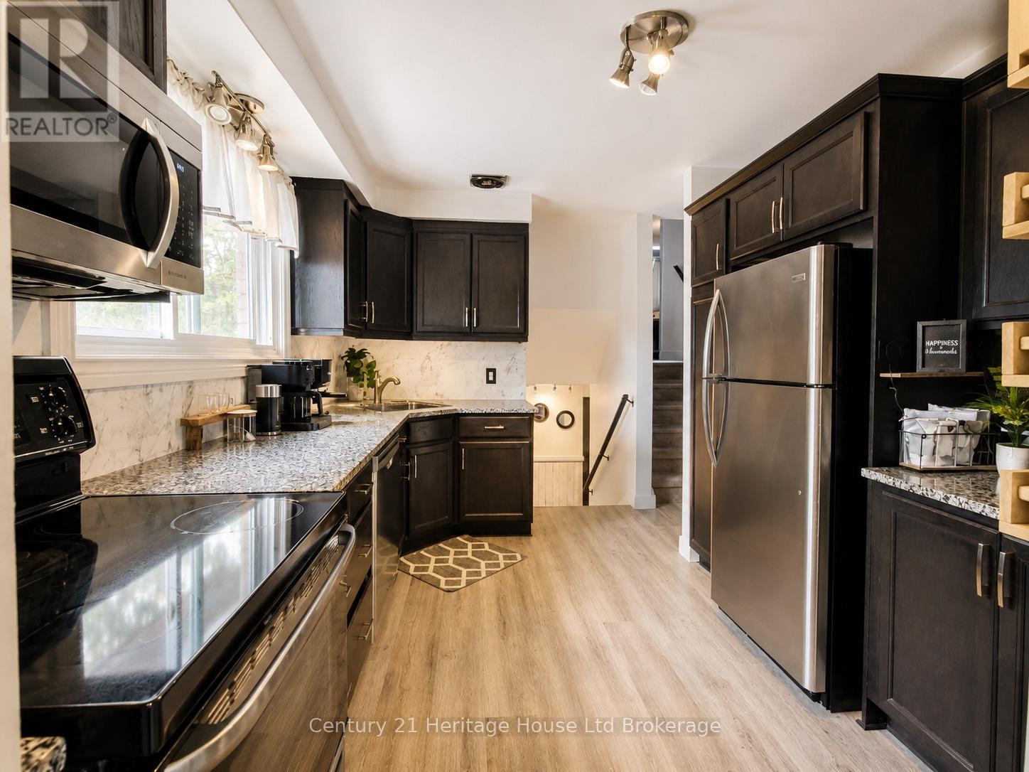 A - 54 Frontenac Road Property Photo 8