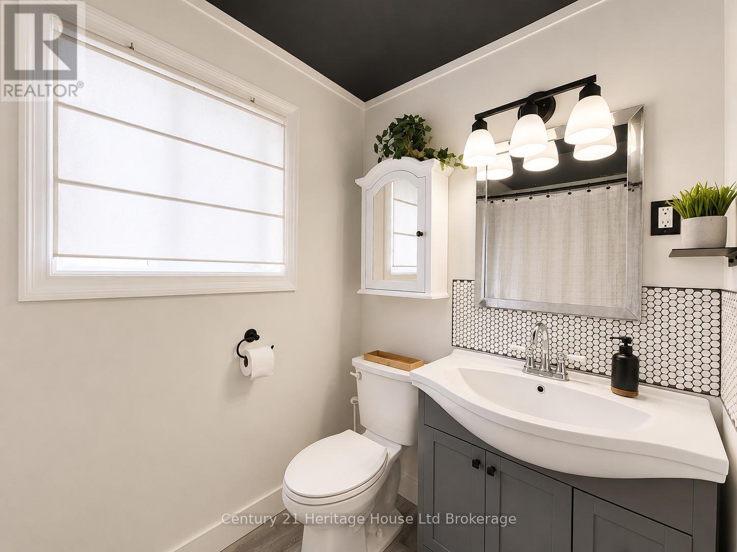 A - 54 Frontenac Road Property Photo 17
