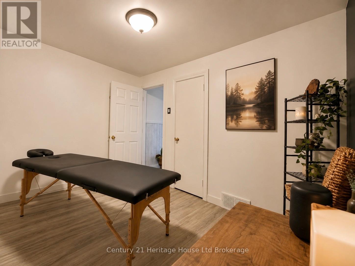 A - 54 Frontenac Road Property Photo 24