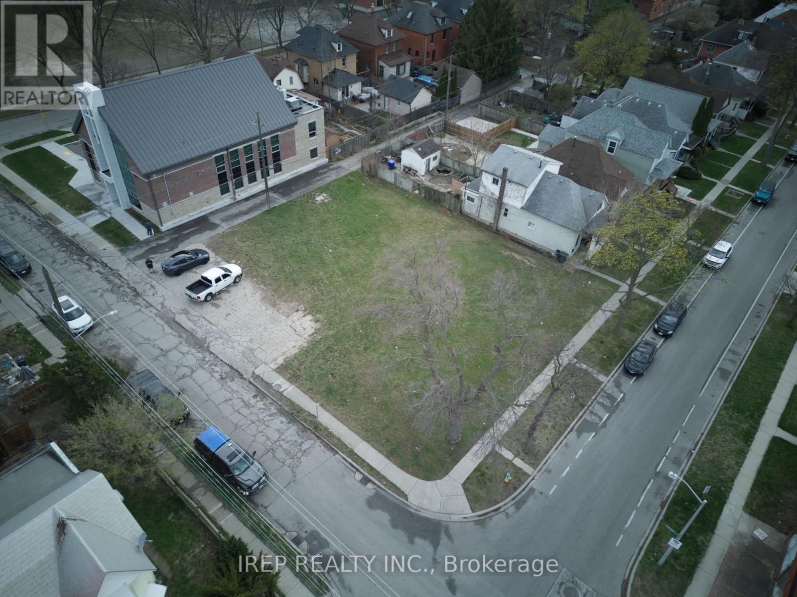 808 LINCOLN ROAD Property Photo 1